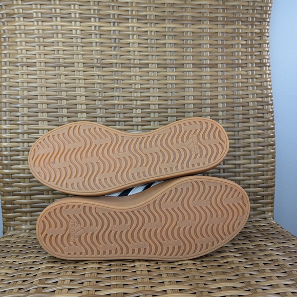 Adidas Black and White Skate Sneakers Shoes Gum Sole Size 8 - Picture 9 of 16